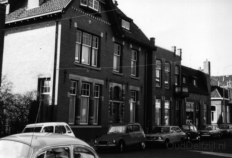 Landstraat nu plaats diverse winkels en een flat.jpg